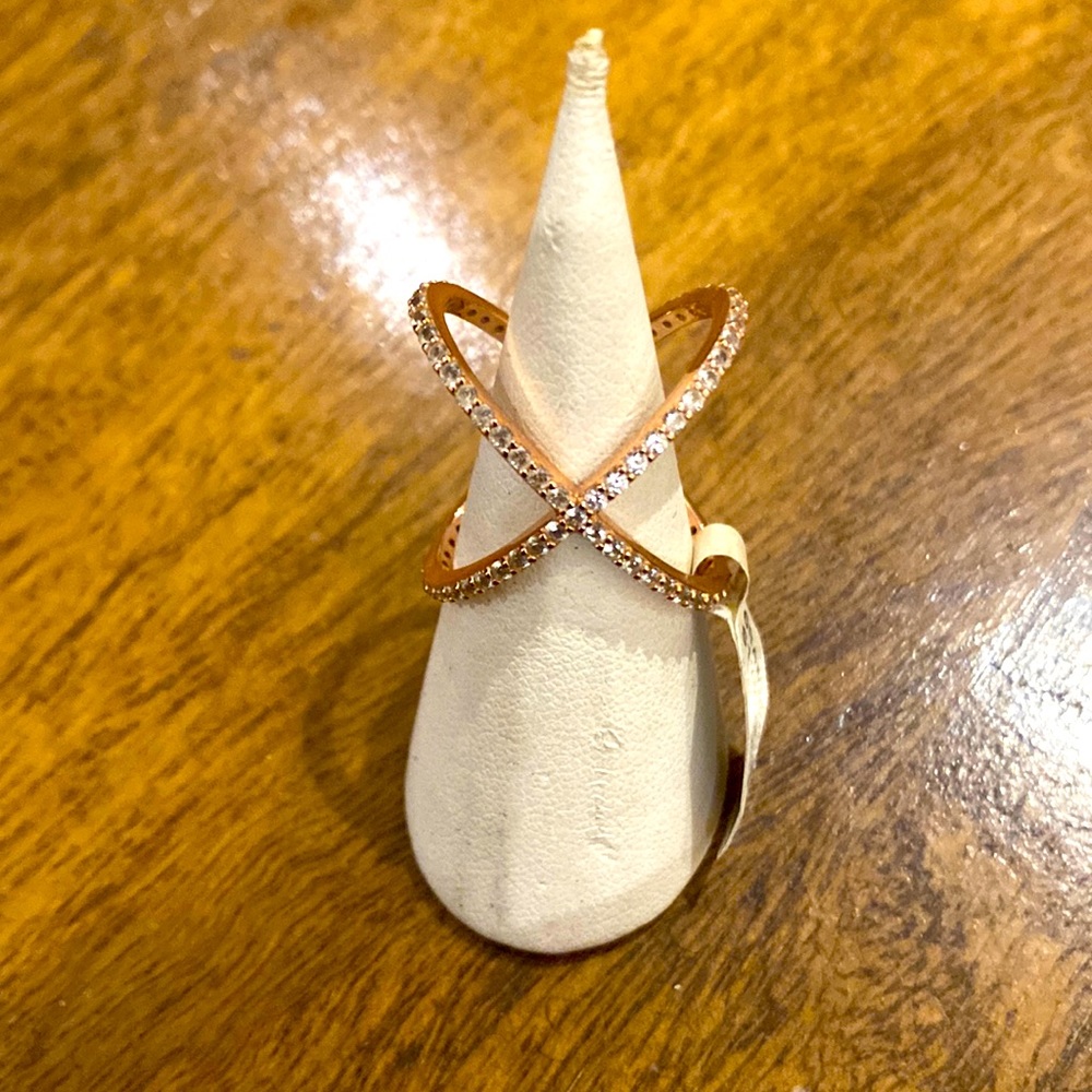 Fashion ring rose gold plated with cubic zirconias NWT